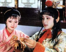 《红楼梦》中有多少人跟玉有关？